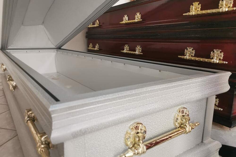 GASTARBAJTERI SE U SRBIJI SAHRANJUJU KAO FARAONI, ZA OVU BIZARNOST NISTE ČULI: Guraju pokojniku EVRE u džepove, a..