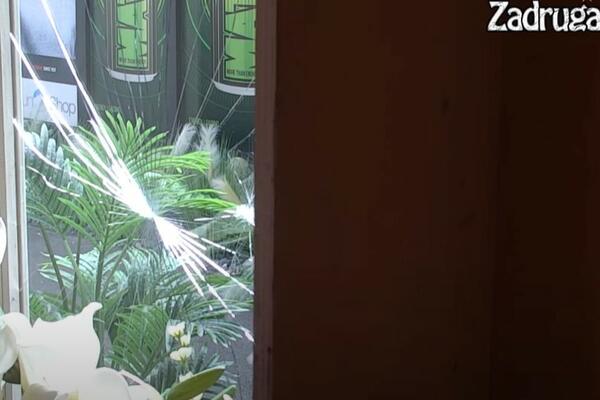 TRENUTNO SE DEŠAVA OGROMAN HAOS U ZADRUZI: Učesnica potpuno POLUDELA, LOMI SVE ŠTA STIGNE, zahteva samo JEDNO