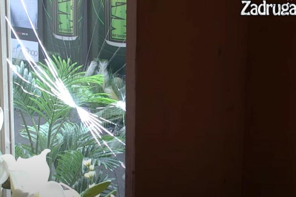 TRENUTNO SE DEŠAVA OGROMAN HAOS U ZADRUZI: Učesnica potpuno POLUDELA, LOMI SVE ŠTA STIGNE, zahteva samo JEDNO