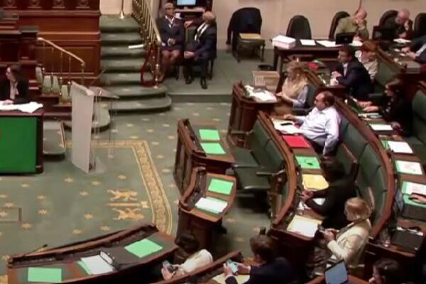 O DARJINOM POTEZU BRUJE SVI: Sve se odigralo usred PARLAMENTA, gledajte samo! (VIDEO)