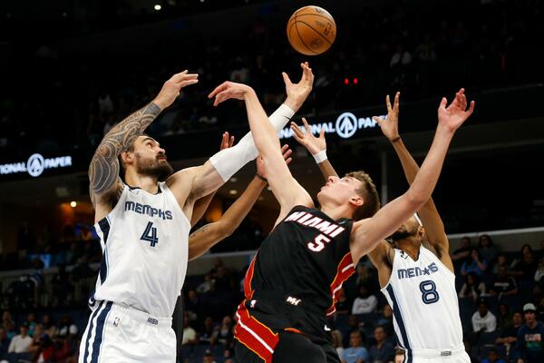 SRBIN ODUŠEVIO U NBA! Jović već pokazao čime raspolaže - stao na korak od dabl-dabla! (VIDEO)