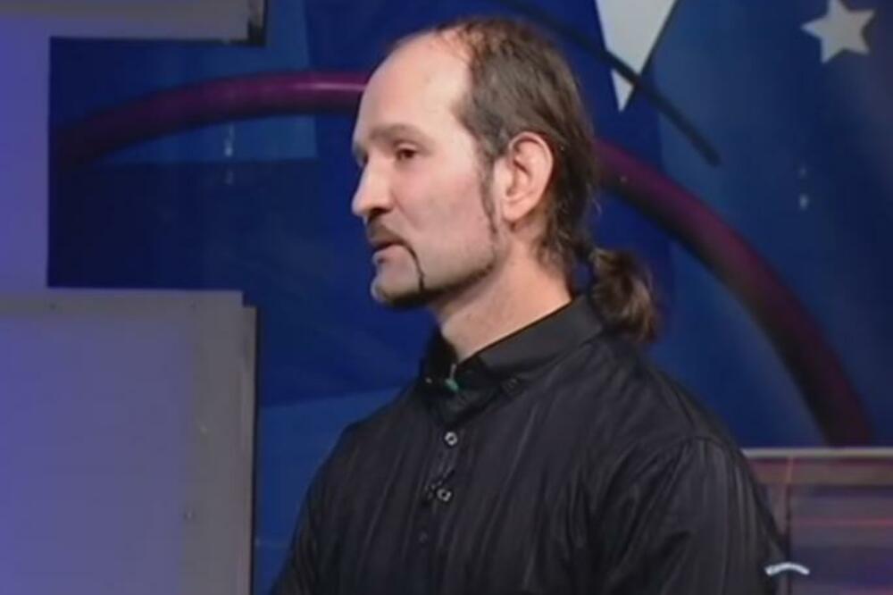 DOŠAO JE U SLAGALICU A ONDA JE REKAO PRED SVIMA KO MU JE SESTRA: Nastao je totalni muk (VIDEO)