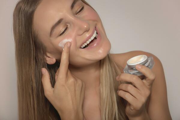 PRAVILNA NEGA LICA: Učinite kožu zdravom i mladalačkom u samo par koraka!