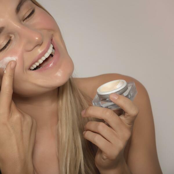 PRAVILNA NEGA LICA: Učinite kožu zdravom i mladalačkom u samo par koraka!