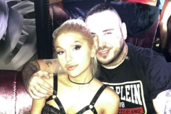 BLAMAŽA GODINE, CRNA ŠOPIĆKA ŠTA SI TO OBUKLA? Ne prestaju da ZBIJAJU ŠALE na račun VODITELJKE i njenih GRUDI