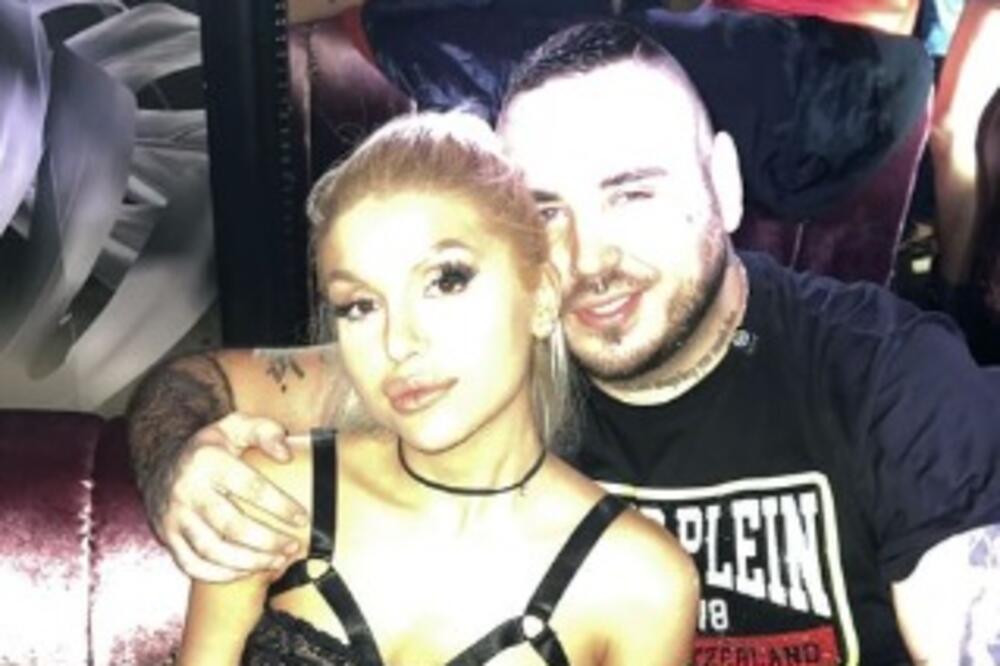 BLAMAŽA GODINE, CRNA ŠOPIĆKA ŠTA SI TO OBUKLA? Ne prestaju da ZBIJAJU ŠALE na račun VODITELJKE i njenih GRUDI