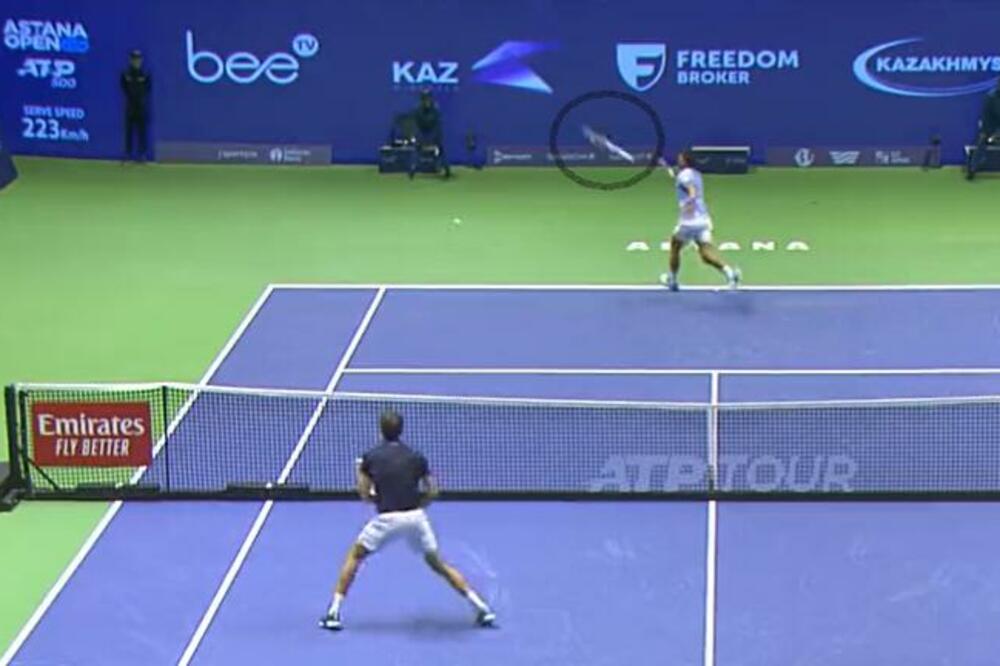 KAKVA SCENA! Đoković bacio reket na tribine, REAKCIJA PUBLIKE I OPOMENA SUDIJE! (VIDEO)