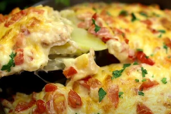 NAPRAVITE MUSAKU SA PILETINOM: Umesto sa JAJIMA prelijte je sa OVIM i topiće se U USTIMA (RECEPT)