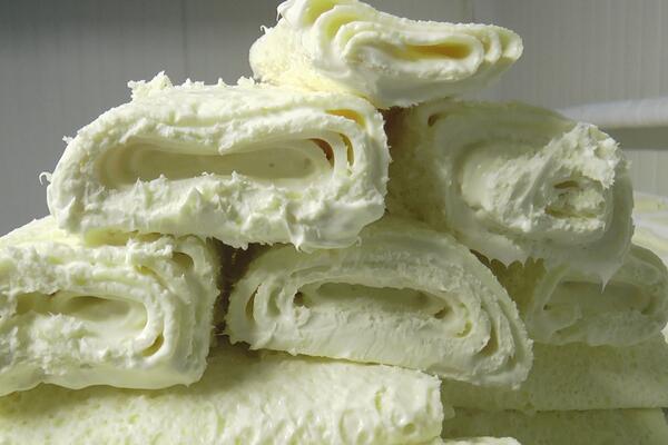 STARČEVIĆI IMAJU NESVAKIDAŠNJI DELIKATES: Čekalo se u redu za BELI MRS iz Šumadije! (FOTO)