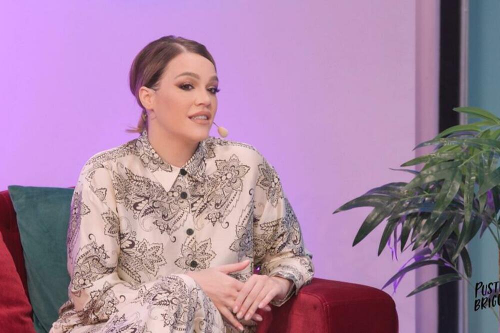 MARIJA MIKIĆ SE JAVNO OPROSTILA OD SVOJIH FANOVA: Izdala nikad važnije SAOPŠTENJE