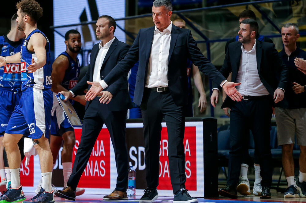 OVDE JE PROBLEM SA IGRAČIMA: Prve reči trenera Budućnosti posle poraza od Zvezde!