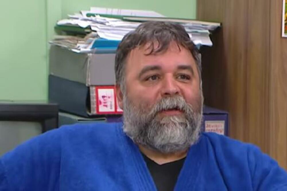 DA LI ZNATE DA JE OVA LEPOTICA NJEGOVA ŽENA? Glumca OBOŽAVAMO, a pojma nismo imali da ONA stoji IZA NJEGA (FOTO)