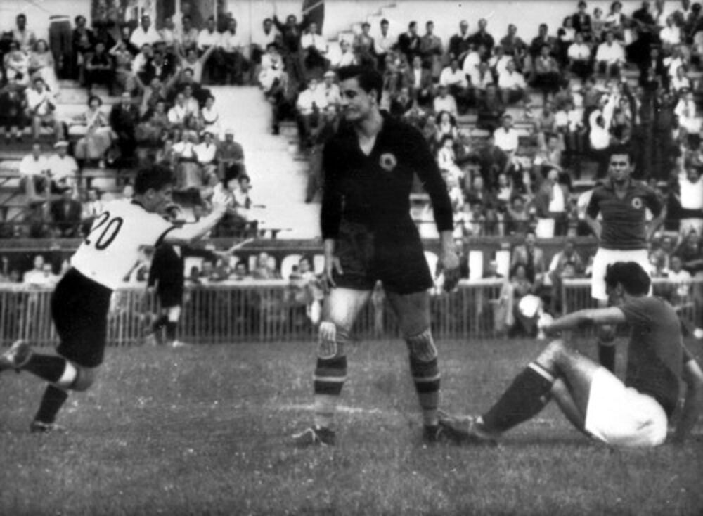 Vladimir Beara posle autogola Ivice Horvata (dole desno) za vođstvo Z.Nemačke