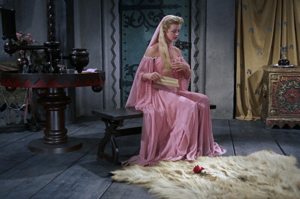 STIGLE CRNE VESTI, PREMINULA JE ČUVENA GLUMICA: Za pet dana je trebalo da slavi ROĐENDAN, beskrajna TUGA