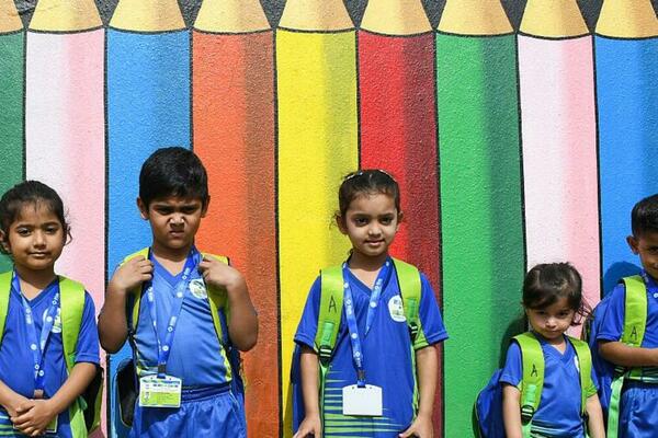 Prva dama Kine Peng Lijuan pozvala na poboljšanje obrazovanja devojaka i žena