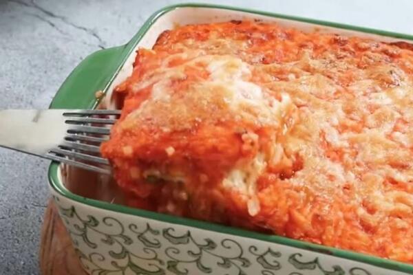 RECEPT ZA LAŽNI PILAV KOJI JE UKUSNIJI OD PRAVOG: Piletinu zamenite omiljenom SRPSKOM NAMIRNICOM, ostaćete bez REČI