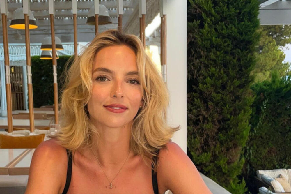 ONA JE PROGLAŠENA ZA NAJLEPŠU ŽENU NA SVETU! Ima savršene MERE TELA, KADA IH VIDITE POSRNUĆETE (FOTO)