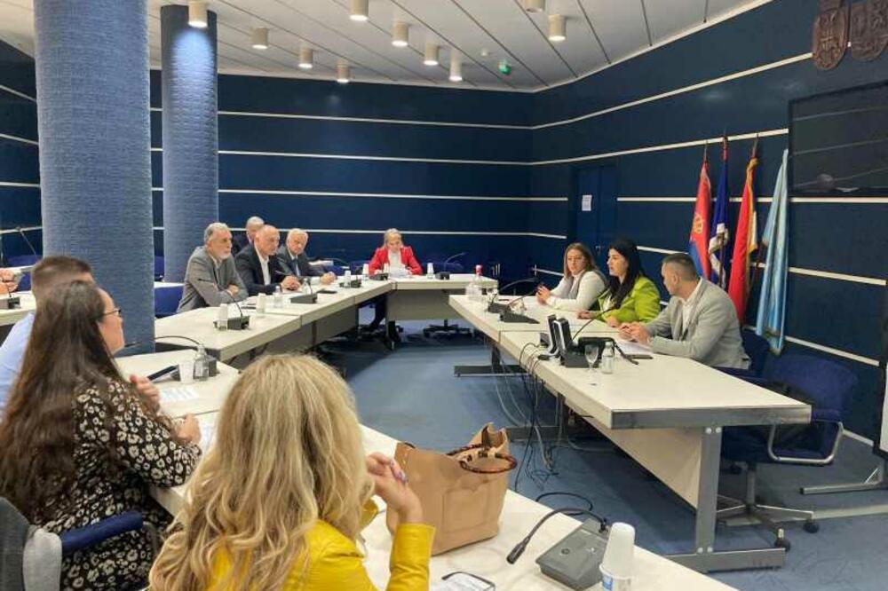 ZAJEDNO ZA BEZBEDNIJE I SREĆNIJE DETINJSTVO SVE DECE: Novi Sad se ovako bori protiv nasilja nad mališanima