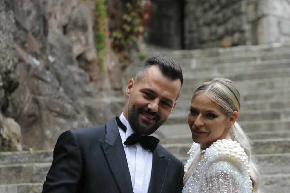 Sada se razvela, a ovako je bilo na svadbi! Slike gledala cela Srbija, sjatilo se pola estrade, a kuma bila...