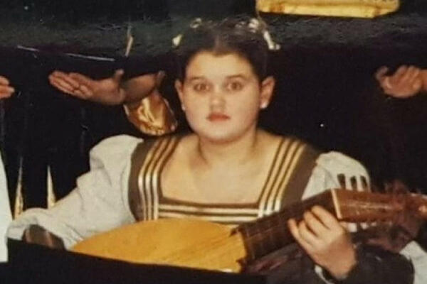 CELA SRBIJA JE BRUJALA O NJOJ KADA JE SMRŠALA 73 KILOGRAMA: Da li znate o kojoj NAŠOJ PEVAČICI je reč?