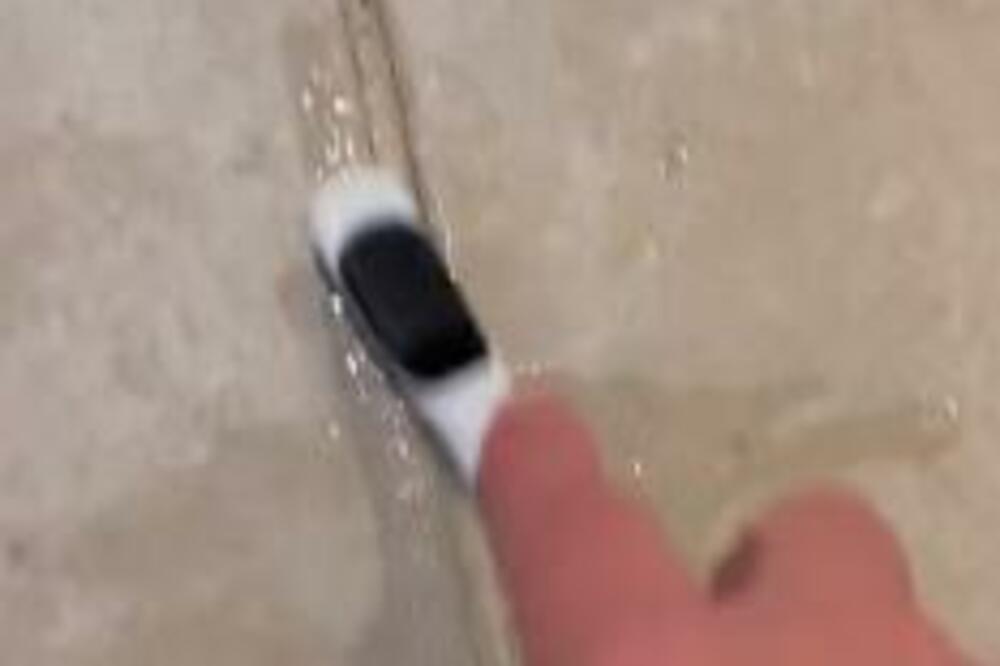 "OČISTILA SAM FUGNE, A NISAM IH RIBALA": Žena otkrila NAJBOLJE SREDSTVO, a nema nikakvog MUČENJA (VIDEO)