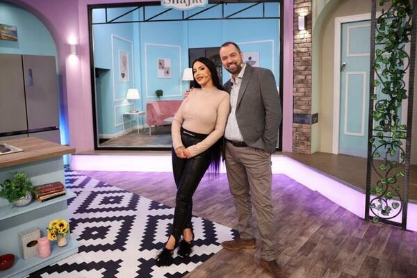 NEOBIČNA LJUBAVNA PRIČA U MAJKAMA I SNAJKAMA: Upoznali se u avionu, a sada su u braku 5 godina