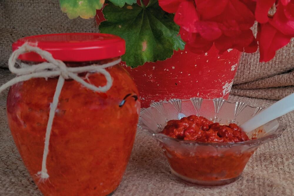 MOŽETE NAPRAVITI LAŽNI AJVAR ZA SAMO POLA SATA: Recept je ODUŠEVIO domaćice, evo u čemu je ŠTOS!