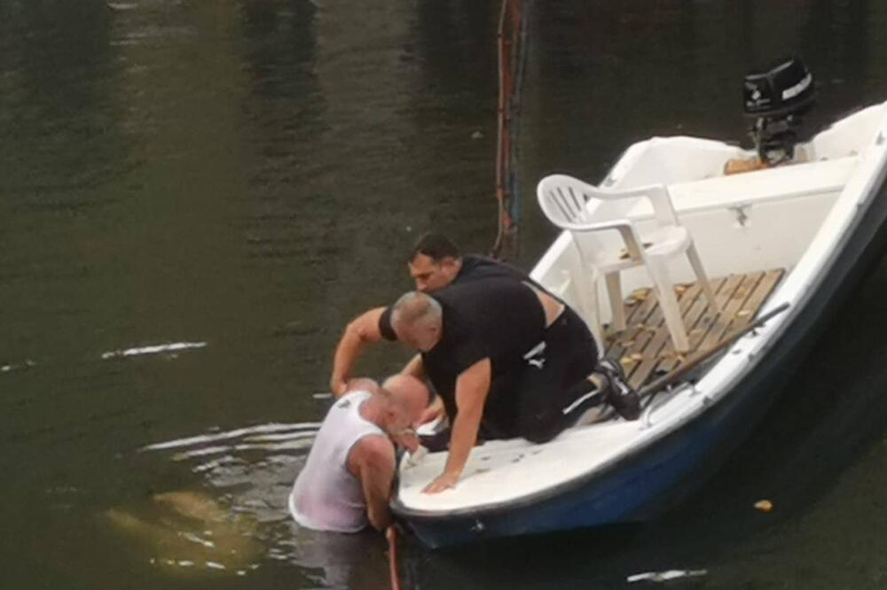 "POKUŠAVALA JE DA SKINE JAKNU": Ispovest spasioca koji je izvlačio ljude iz Morave ledi krv u žilama!