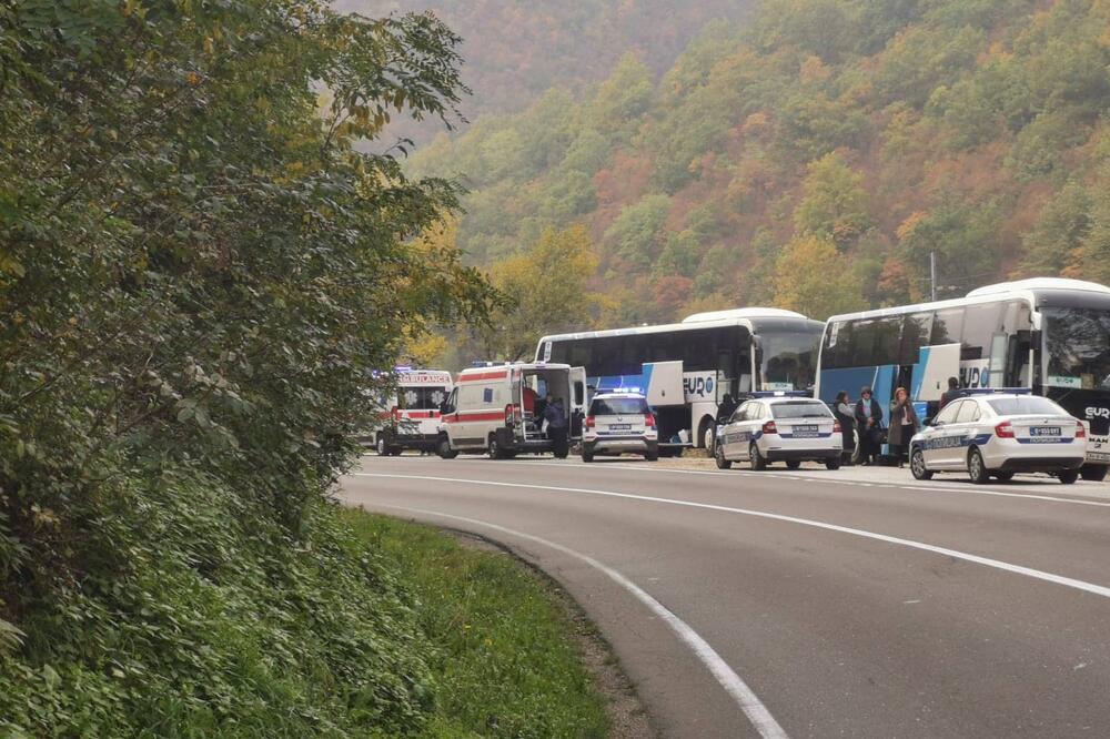 KRENULI SU NA HODOČAŠĆE U MANASTIR ĐUNIS PA NAPRAVILI PAUZU: Ovo su detalji TRAGEDIJE! (FOTO)