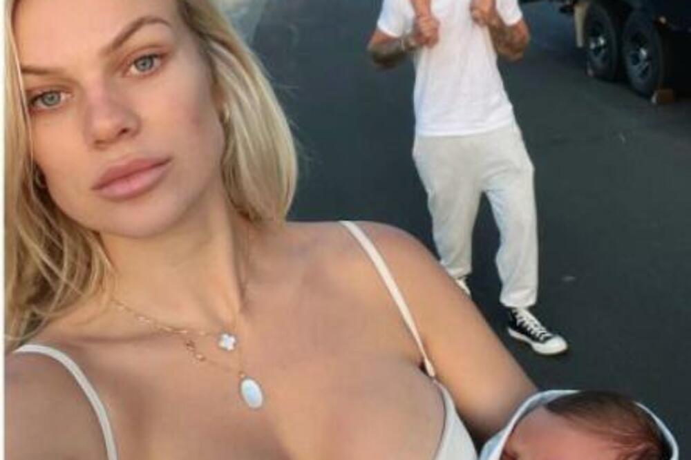 DOBRO POGLEDAJTE OVU MAJKU SA SLIKE! Ono na šta su je TERALI JE PRAVI KOŠMAR (FOTO)