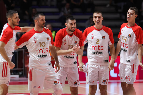 DELIJE "BLJUJU VATRU" POSLE NOVOG PORAZA: Traže ostavke, proklinju Radonjića, ali jedno ime ULIVA OPTIMIZAM! (FOTO)