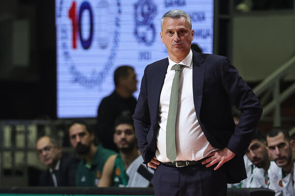 OTREŽNJENJE ZA DEJANA RADONJIĆA! Alba demolirala Panatinaikos!