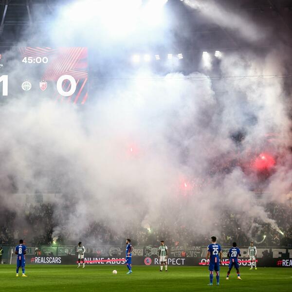 ŠOK NA MEČU U BUDIMPEŠTI! Gest Delija ZGROZIO navijače Ferencvaroša - što im je ovo trebalo? (FOTO)