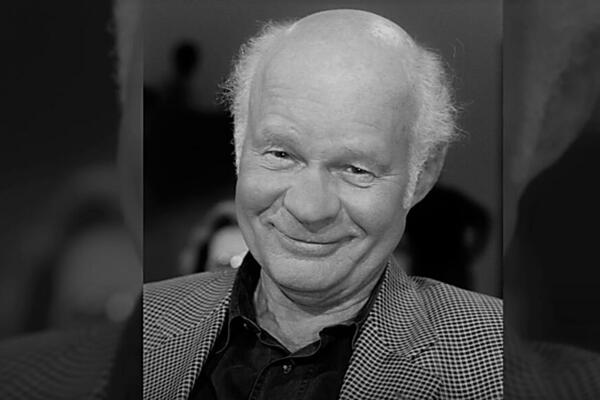 PREMINUO JEDAN OD NAJPOZNATIJIH GLUMACA! Tragične vesti saopštila SUPRUGA