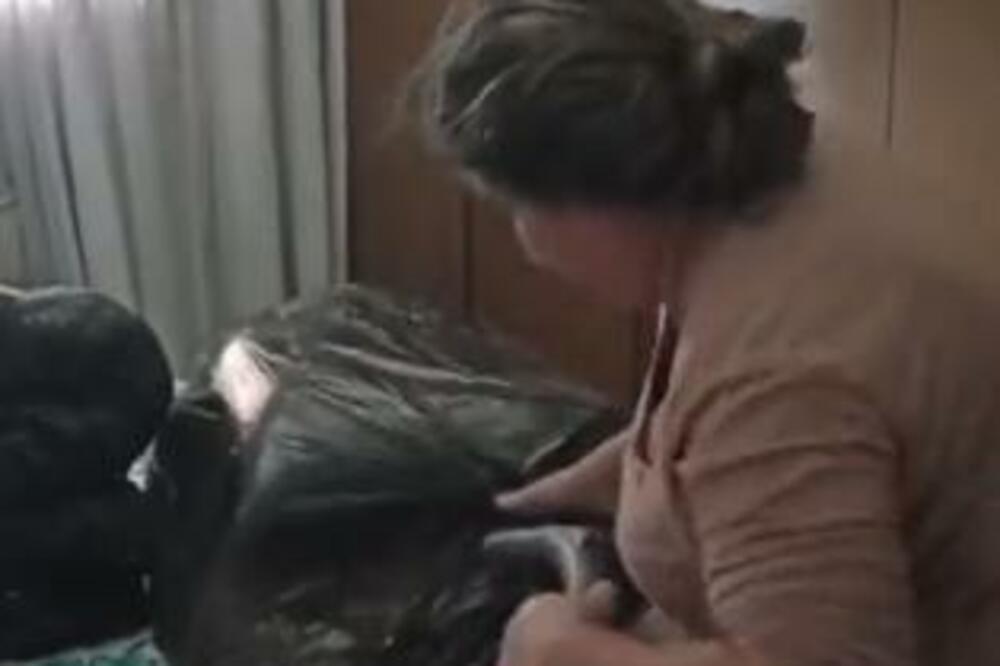 MOTAJTE KABLOVE, OVA ŽENA JE PREKUCALA IGRICU: Kada čujete za šta je ISKORISTILA USISIVAČ onesvestićete se