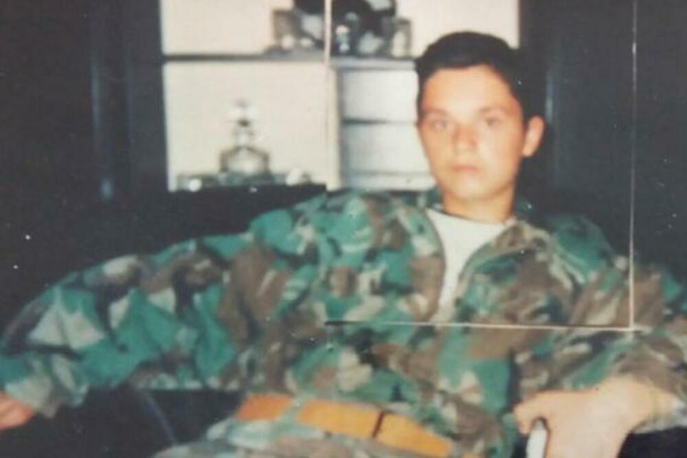 U 14. GODINI POGINUO BRANEĆI ZEMLJU: Igorov život prekinut GRANATAMA!