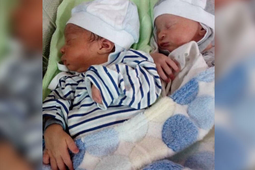 RODILA BLIZANCE, ZABEZEKNULA SE KAD IH JE UGLEDALA! Otac 10 minuta NEMO zurio u NJIH (FOTO)