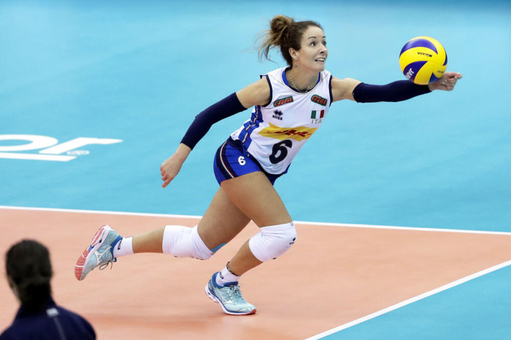 MONIKA UZELA BRONZU, SADA SVIM SRCEM NAVIJA ZA SRBIJU: Italijanke počistile Amerikanke!