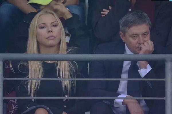 ZBOG PIKSIJEVE FACE DANAS CELA SRBIJA PLAČE OD SMEHA! Smorio se kao "rezervna guma", pa ovo je HIT! (VIDEO)