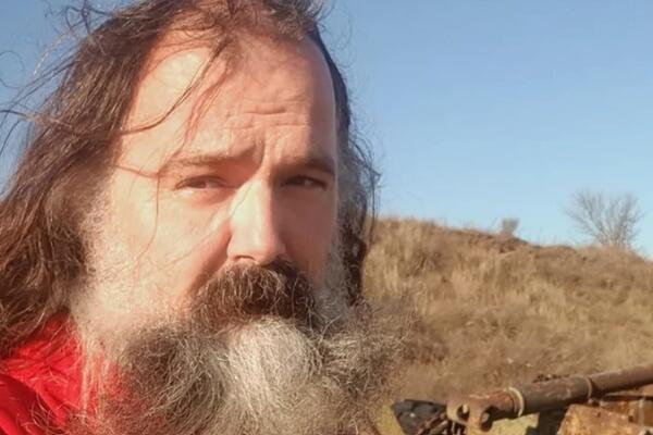 OVO NIKADA NIKO NIJE URADIO: Život će vam se smučiti kada vidite čime je naš poznati REDITELJ POLIO DIREKTORA, FUJ