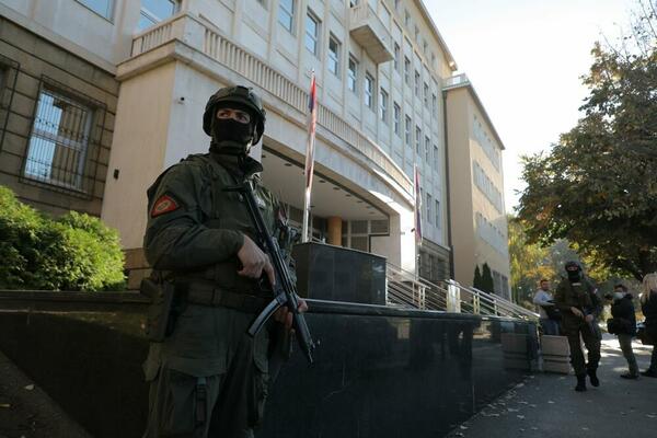 ŠOK U SPECIJALNOM SUDU! Osumnjičenom pripadniku klana UKINUT PRITVOR, REAGOVALI BELIVUK I MILJKOVIĆ