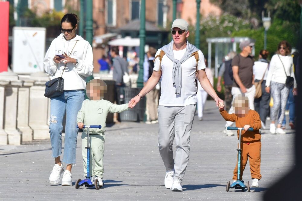 Ana i Bastijan sa sinovima