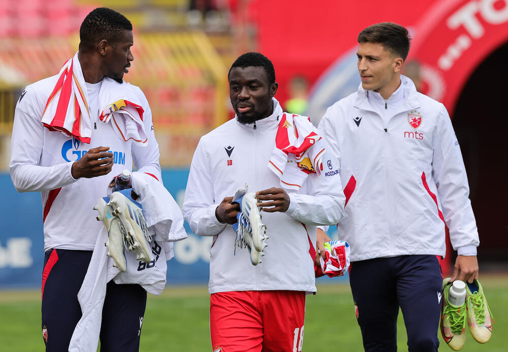 Prvi put u protokolu - Vuk Bogdanović (skroz desno)