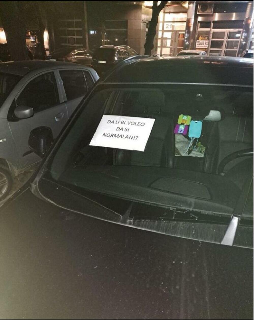 Poruka na utomobilu, Strahinjića bana