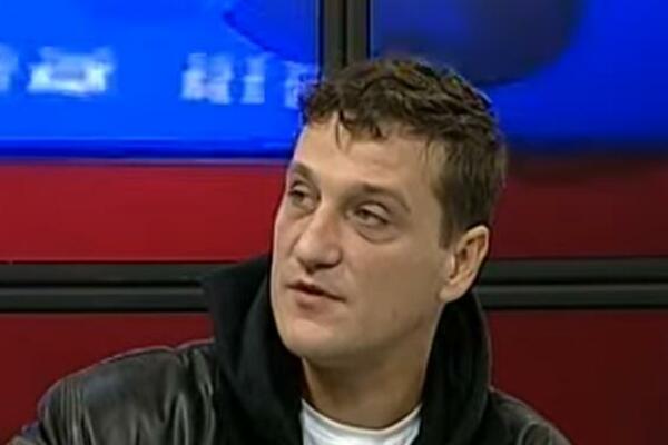 NAŠ POZNATI GLUMAC SE VENČAO U TAJNOSTI TOKOM PANDEMIJE: Niko NE ZNA da mu je ova POZNATA LEPOTICA žena (FOTO)