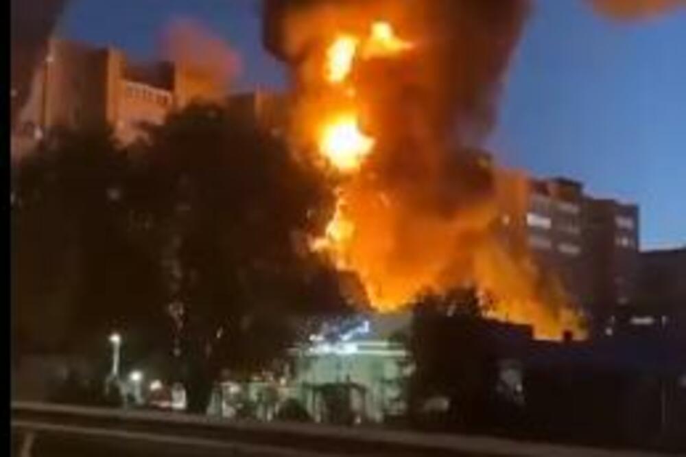 OVO JE TRENUTAK PADA RUSKOG VOJNOG AVIONA: Izazvao jezivu EKSPLOZIJU, gori 2.000 kvadrata! (VIDEO)