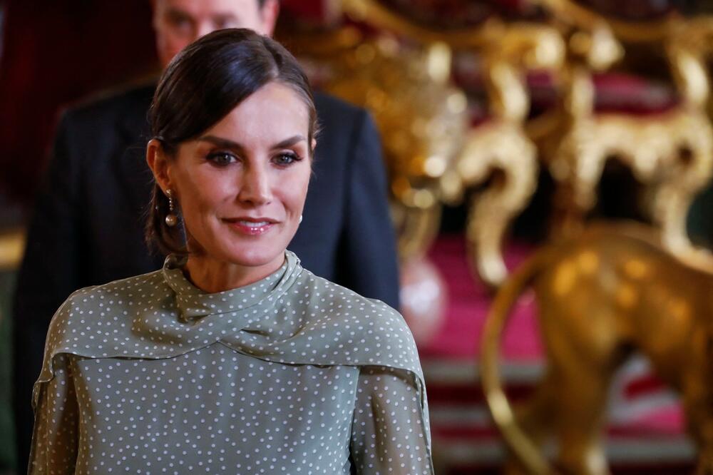 SVET BRUJI O PREVARI, A ONI SE NE ODVAJAJU: Leticija i kralj "uhvaćeni" ZAJEDNO, svi gledaju u jedan DETALJ (FOTO)