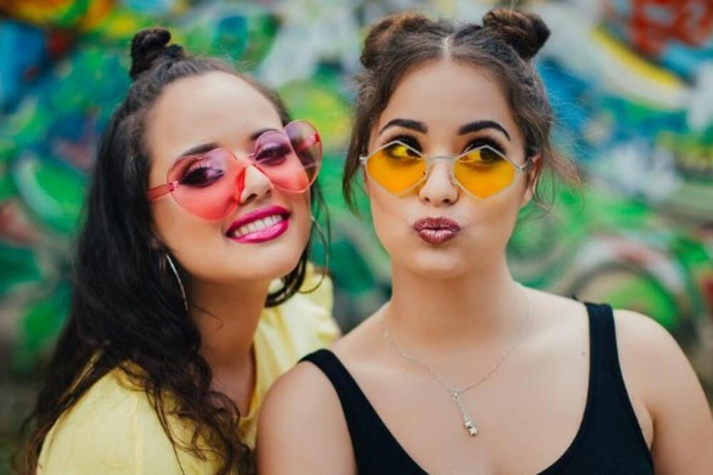 NESTALE ANĐELA I NAĐA! Otac najpopularnijih SRPSKIH JUTJUBERKI objavio stravične VESTI, snimak će vas UZNEMIRITI