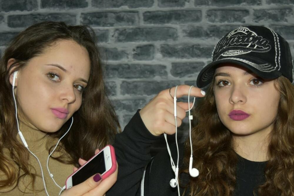 OGLASIO SE OTAC ANĐELE I NAĐE JEZIVIM REČIMA: Pre bi CRKAO nego se pomirio sa ROĐENIM ĆERKAMA, drama