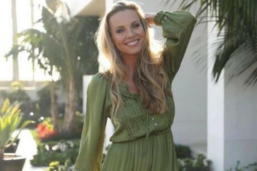 SRPKINJA KOJA JE ŽIVOT IZ BAJKE SKRIVALA: Udala se za poznatog naslednika,ima troje dece i glumi sa SVETSKIM FACAMA